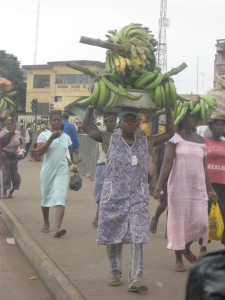 Woman carrying plantains, again on her head
