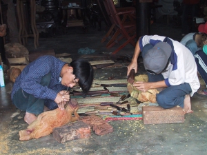 Woodcarving in Hoi An