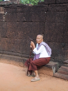 Angkor Wat - Ta Prohm Buddhist Nun
