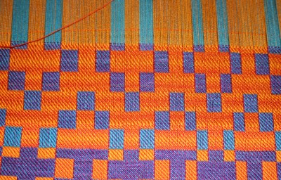 doubleweave sample, horizontal banding in the background, top view