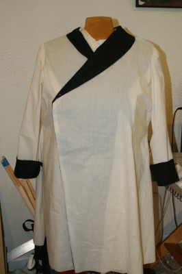 coat muslin, with contrast collar and cuffs