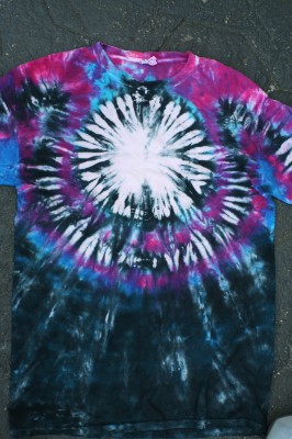 Tie-dyeing a circle