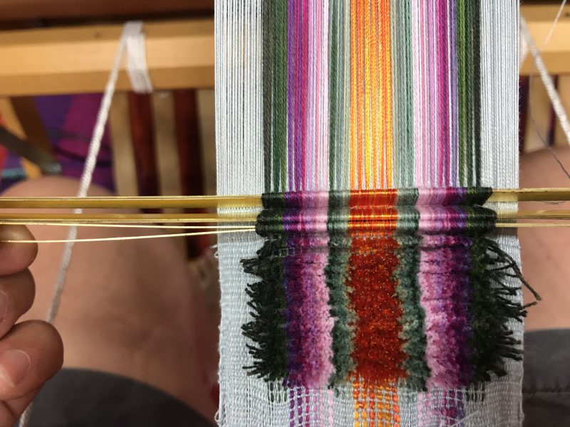 weaving velvet: velvet rods at work