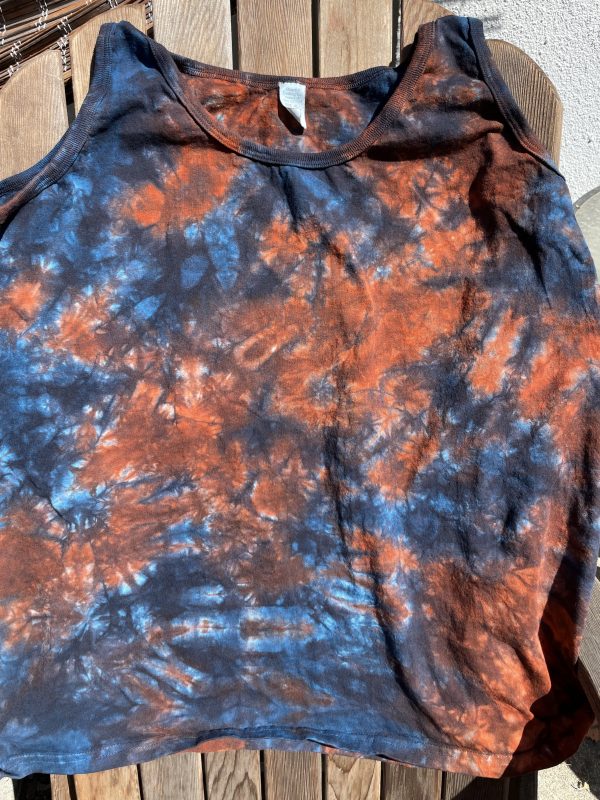 Blue and rusty orange scrunch pattern tank top